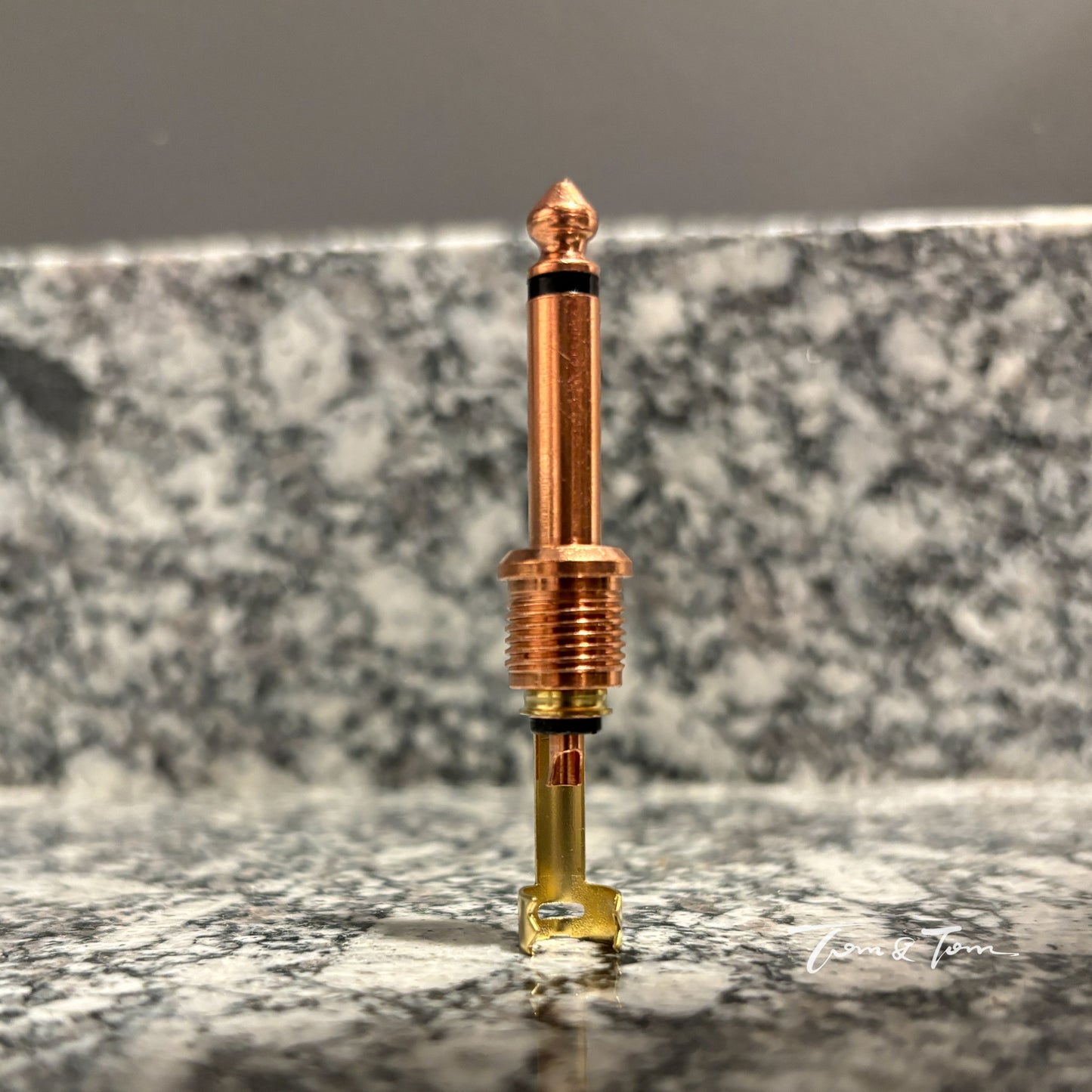 Tom&Tom 1/4 MONO OFC COPPER GOLD PLUG  9.5MM( 0.375'') EXIT